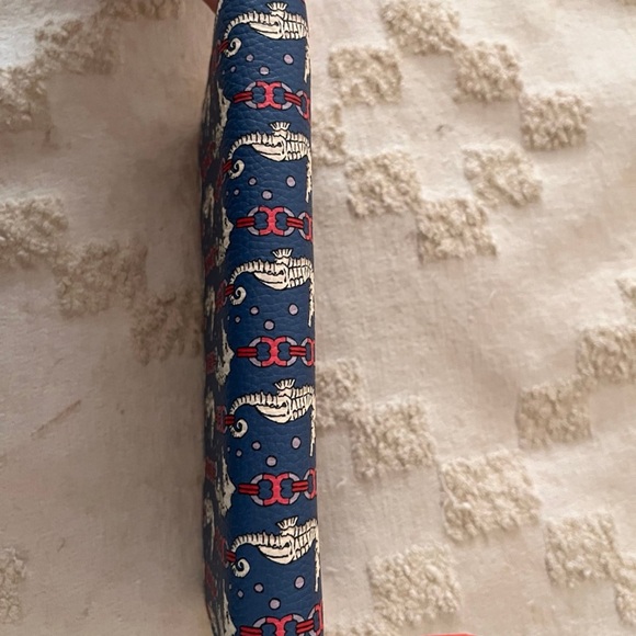 NWT Tory Burch Perry Printed Zip Continental Wallet in Blue Seahorse - Picture 3 of 9